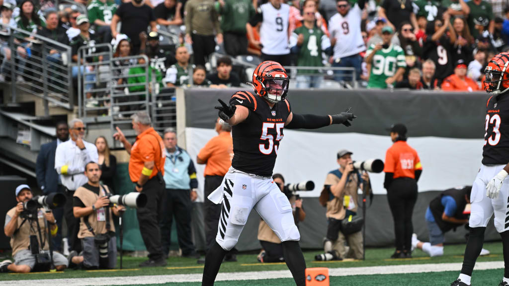 EAST RUTHERFORD, NJ - SEPTEMBER 25: Cincinnati Bengals quarterback Joe  Burrow (9) under center during the National Football League game between  the New York Jets and the Cincinnati Bengals on September 25