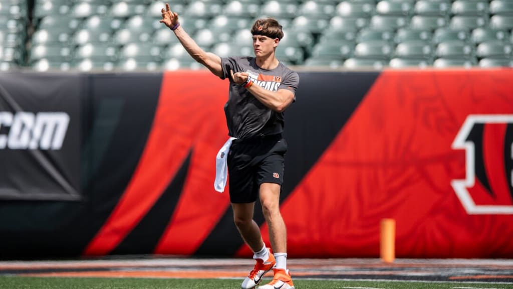 Injured Bengals QB Joe Burrow throws, runs in preseason warmup