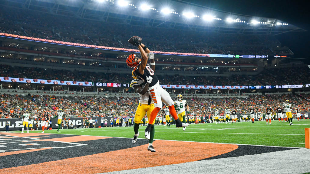 WATCH: Trayveon Williams fumbles ball into end zone, giving Tennessee life