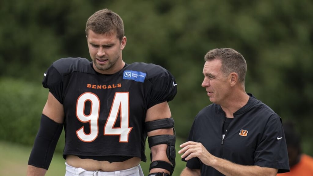 PHOTOS: Bengal Sam Hubbard leads football camp at Moeller