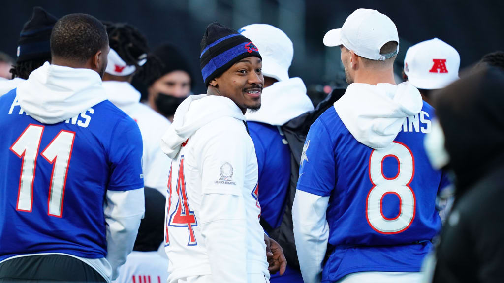 Bills OT Dion Dawkins downplays reported Stefon Diggs drama: 'there's no  worries', THE HERD