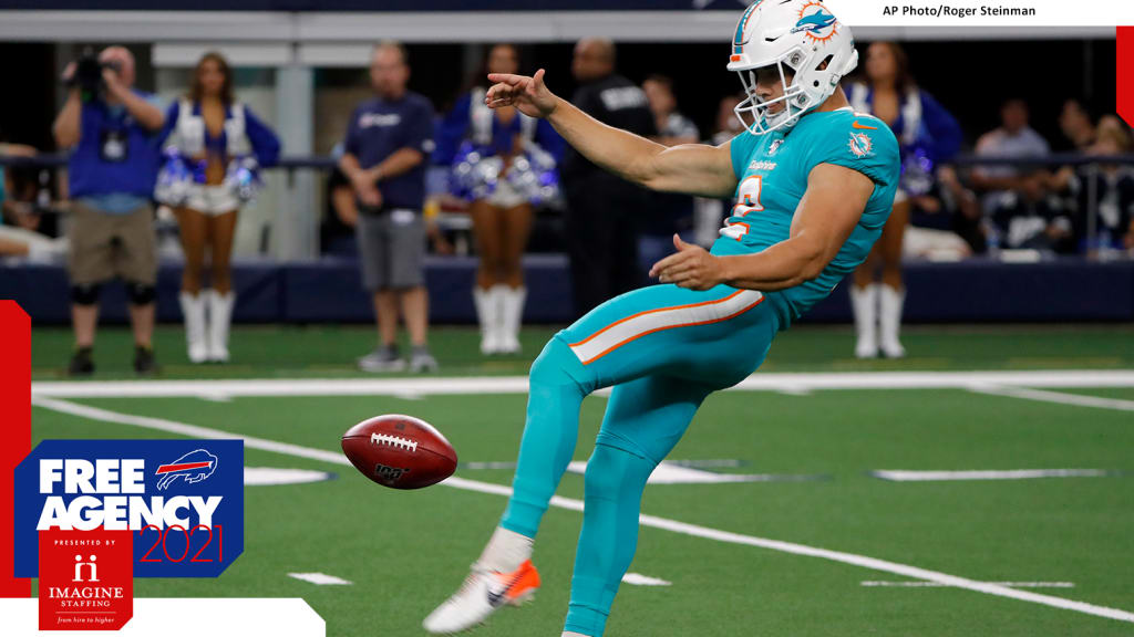 KANSAS CITY, MO - OCTOBER 10: Buffalo Bills punter Matt Haack (3) before a  punt in the third quarter of an NFL football game between the Buffalo Bills  and Kansas City Chiefs