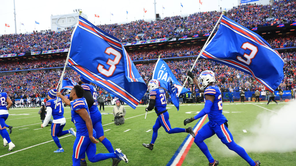 Damar Hamlin breaks team huddle after victory: 'Bills on three. Bills on  me. 1-2-3, Bills'