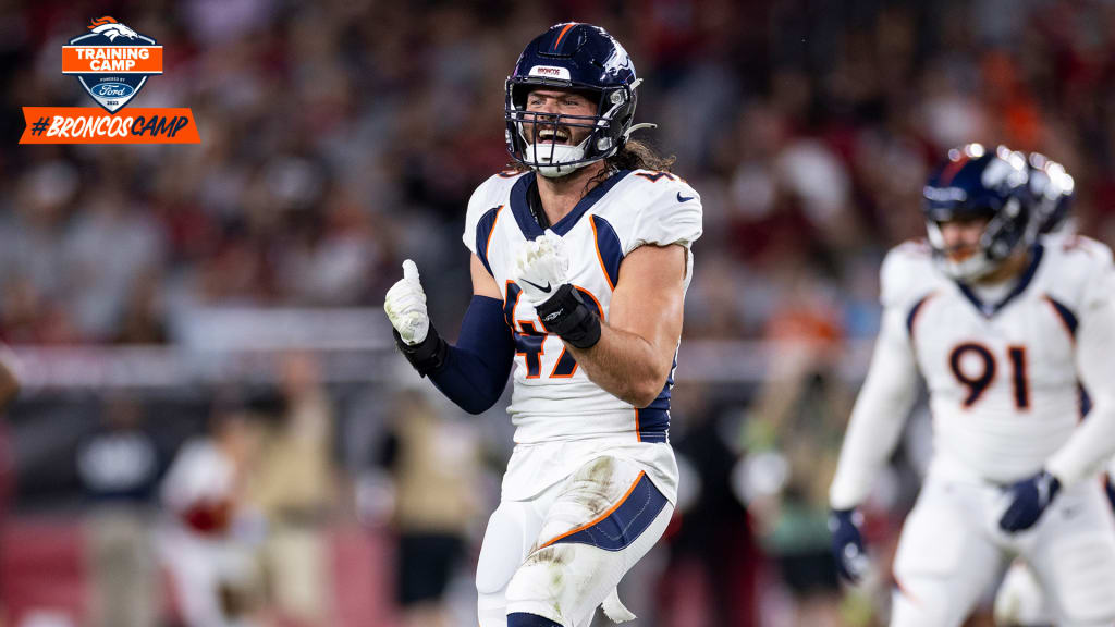 Denver Broncos linebacker Alex Singleton (49) against the Minnesota Vikings  in the first half of an NFL football game Saturday, Aug 27, 2022, in  Denver. (AP Photo/Bart Young Stock Photo - Alamy