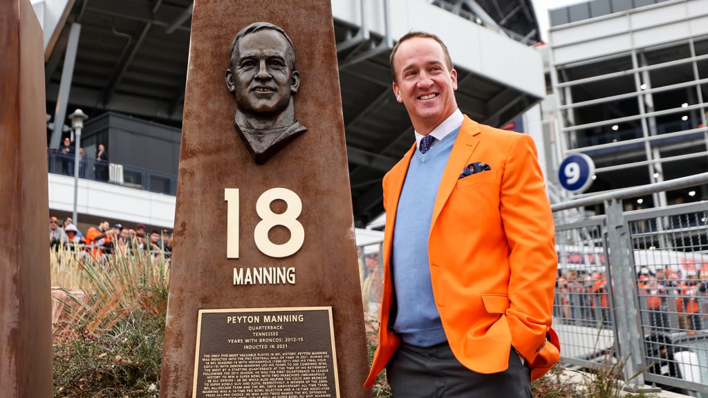 Peyton Manning unveils Ring of Fame pillar as he is inducted into team's  most-elite class