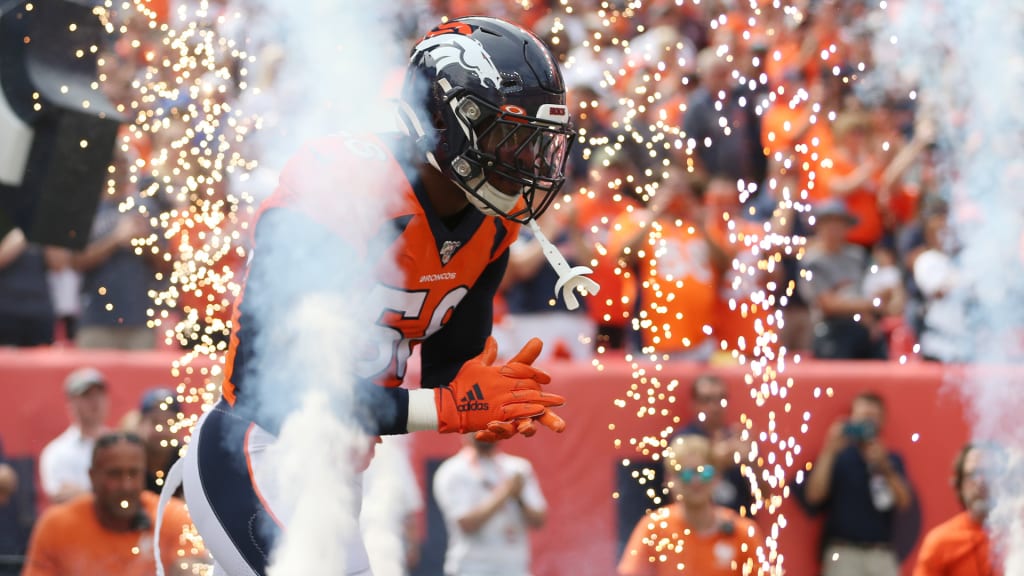 Outside linebacker Von Miller of the Denver Broncos celebrates after  News Photo - Getty Images