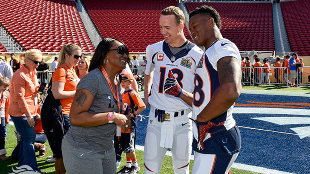 Peyton Manning reportedly told friends that Super Bowl 50 will be his last  game 