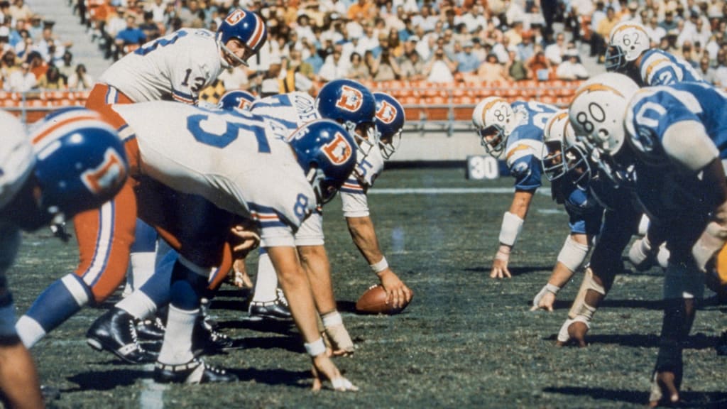 New York Jets playing the Denver Broncos, 1962.  Broncos football,  American football league, Nfl broncos