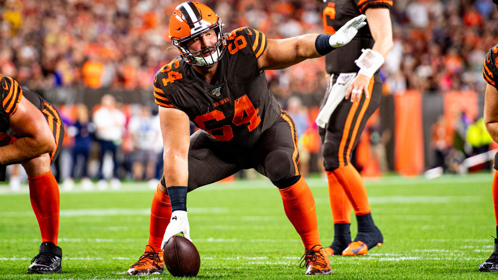 Saturday tags Bengals in tweet after Browns release center JC Tretter