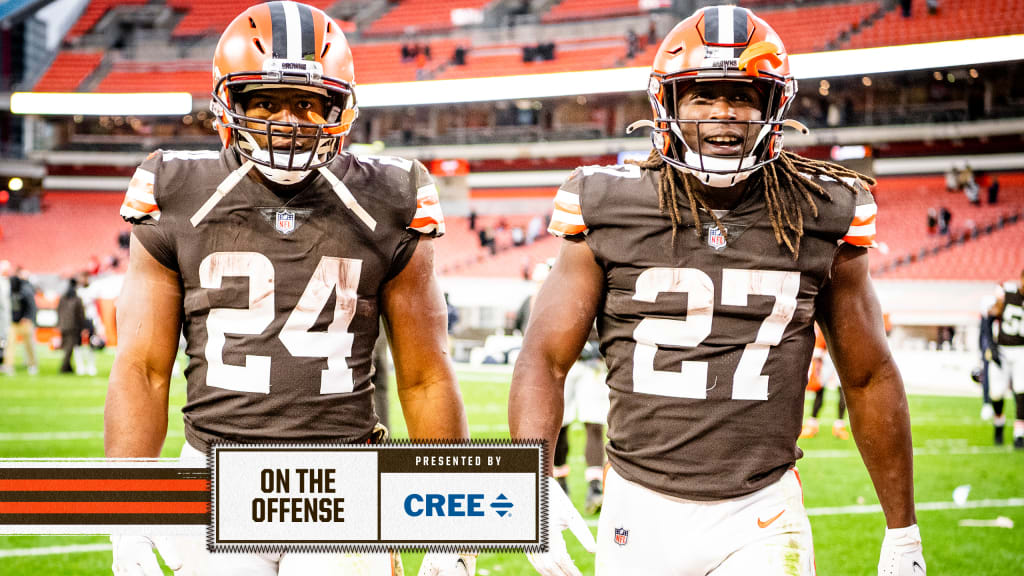 Browns' Kareem Hunt dons Nick Chubb shirt in return to Cleveland