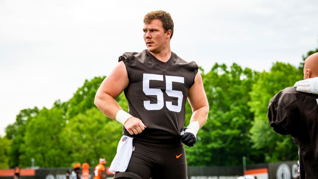 Source - Browns agree to re-sign center Ethan Pocic - ESPN