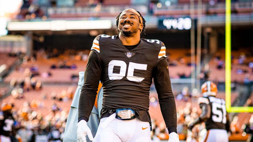 DE Myles Garrett named Cleveland Browns 2020 Walter Payton Man of the Year