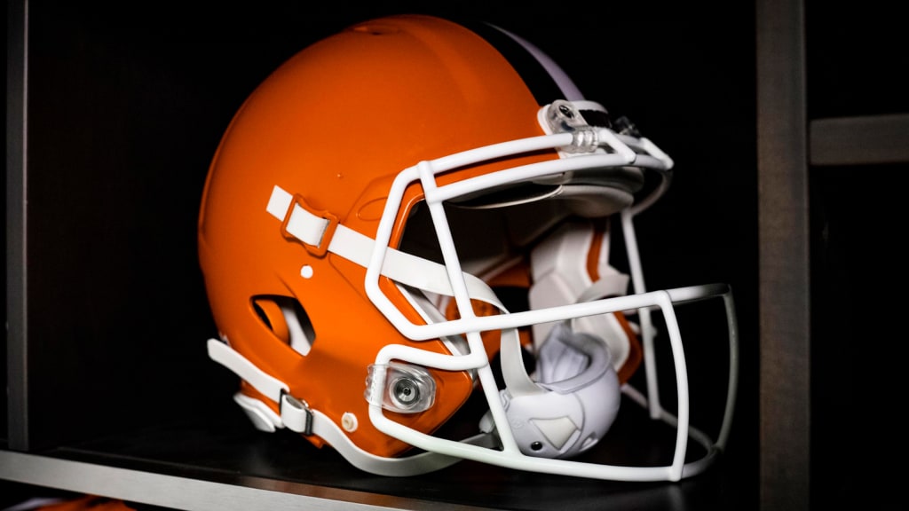 Cleveland Browns Helmet (1975-1995) - Orange helmet, brown and