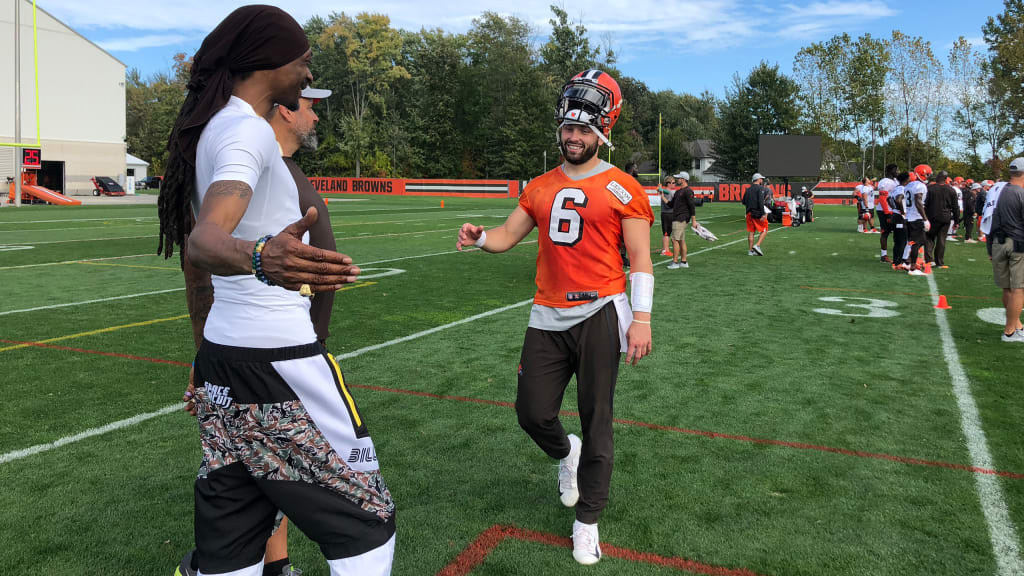 Snoop Dogg makes visit to Cleveland Browns' Dawg Pound