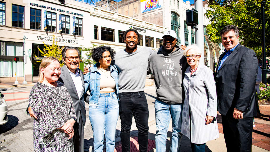 Myles Garrett puts personal touch on 2nd Downtown Cleveland mural