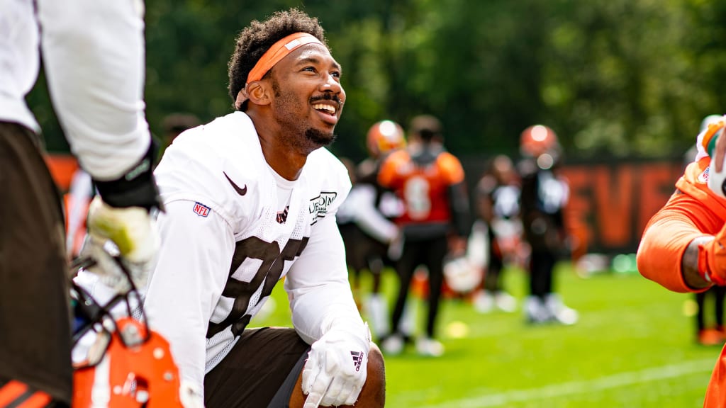 Myles Garrett's practice jersey screaming for help : r/Browns