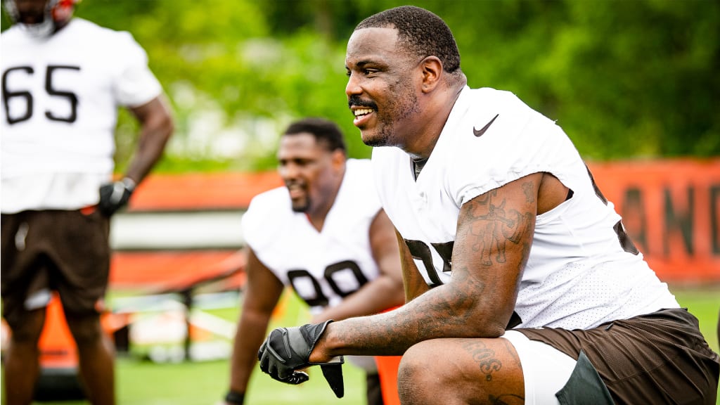 Cleveland Browns rookie James Hudson, Joe Thomas develop relationship