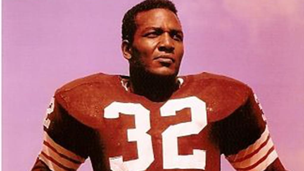 Should the Browns wear Jim Brown's No. 32 somewhere on their