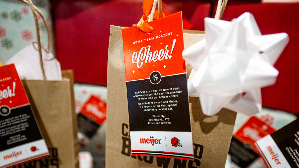 G Joel Bitonio hosts 'Home Team Holiday Cheer' in partnership with Meijer  to benefit City of Cleveland Recreation Centers