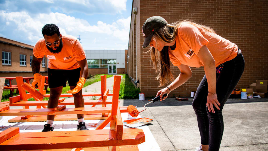 The Cleveland Professional Twenty-Thirty Club - Volunteer at the Browns vs. Giants  Game