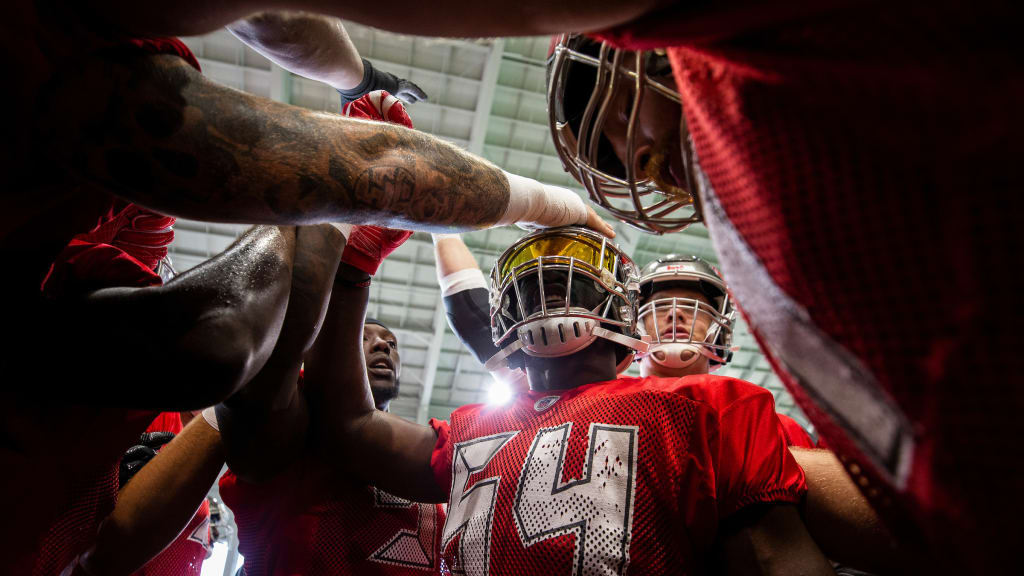 Tom Brady slams helmet in frustration during Bucs camp