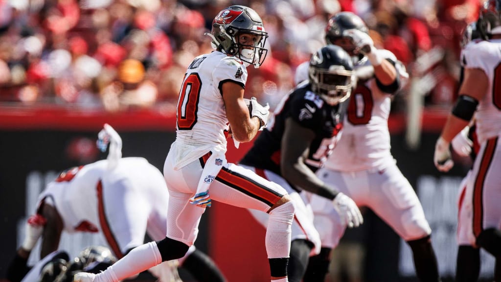 Tom Brady throws for 351 yards, Bucs beat Falcons 21-15