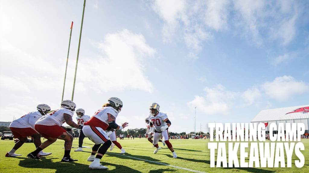 TAMPA, FL - AUG 02: Tampa Bay Buccaneers tight end Kyle Rudolph (8) runs  upfield during the Tampa Bay Buccaneers Training Camp on August 02, 2022 at  the AdventHealth Training Center at