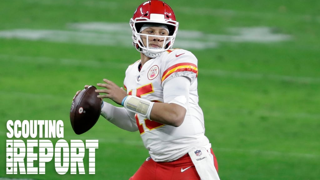 Chiefs' Patrick Mahomes Swaps Autographed Items With Reds Rookie