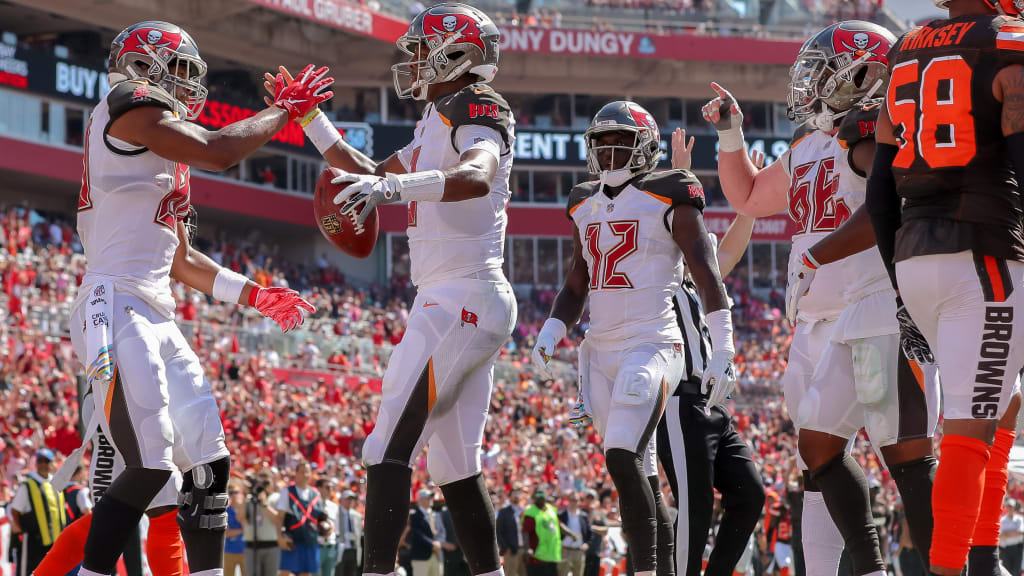 Buccaneers WR Antonio Brown, S Mike Edwards, along with FA John