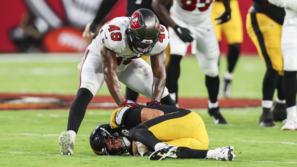 Tampa Bay Buccaneers linebacker Cam Gill (49) runs during an NFL football  game against the Tampa Bay Buccaneers, Sunday, Jan. 2, 2022, in East  Rutherford, N.J. (AP Photo/Adam Hunger Stock Photo - Alamy