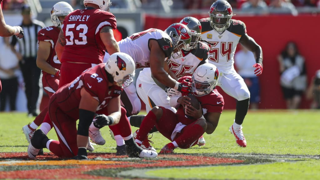 Arizona Cardinals' running back Chris Johnson (C) is surrounded by Tampa  Bay Buccaneers defenders in the fourth quarter of the game at University of  Phoenix Stadium in Glendale, Arizona, September 18, 2016.