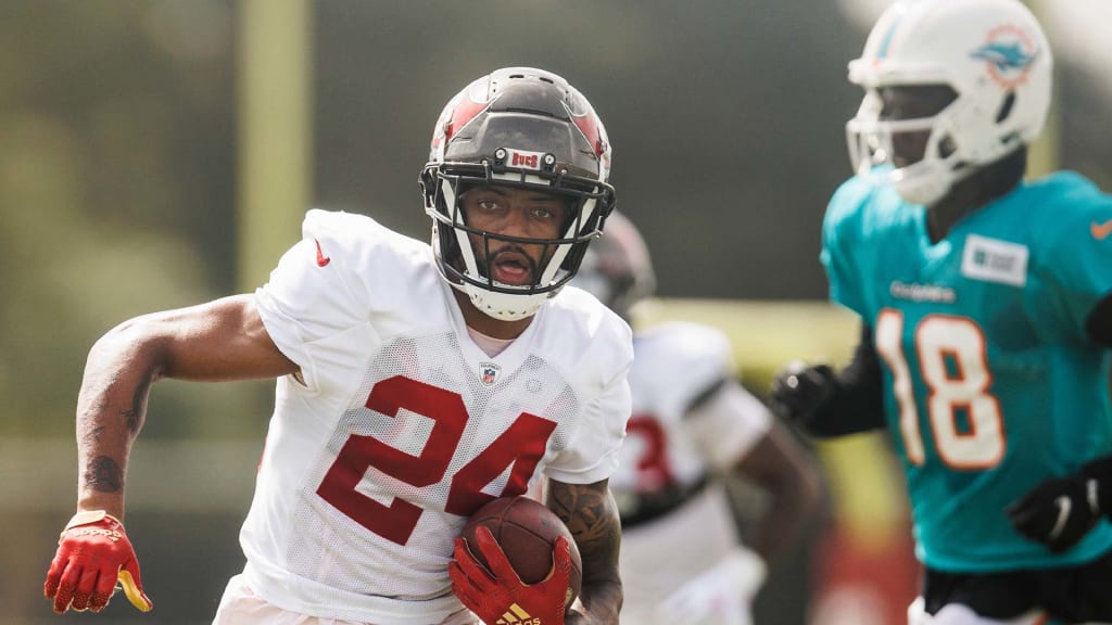 TAMPA, FL - AUG 10: Tampa Bay Buccaneers defensive back Carlton Davis III  (24) defends against Miami Dolphins wide receiver Tyreek Hill (10) during  the Tampa Bay Buccaneers & Miami Dolphins Joint-Practice