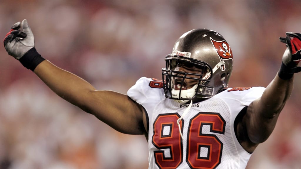 Shaq Barrett ties Warren Sapp's Bucs franchise sack record