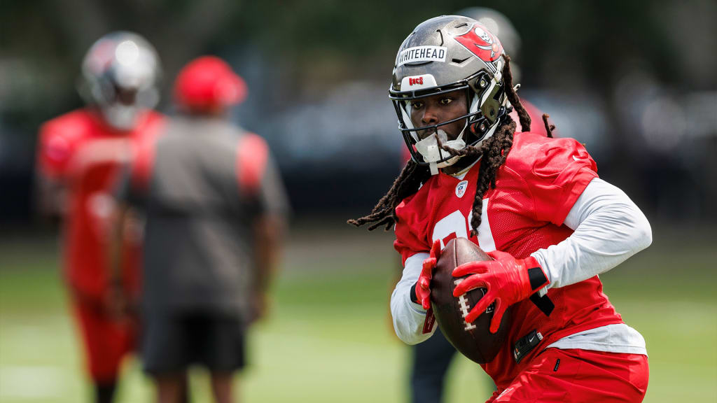 Small-school stars: Bucs sign two tryout players to rookie contracts