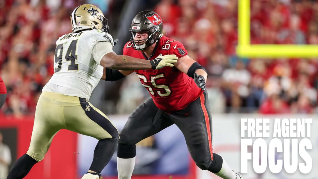 Tampa Bay Buccaneers offensive guard Alex Cappa (65) an NFL football game  against the Tampa Bay Buccaneers, Thursday, Sept 9, 2021 in Tampa, Fla. (AP  Photo/Don Montague Stock Photo - Alamy