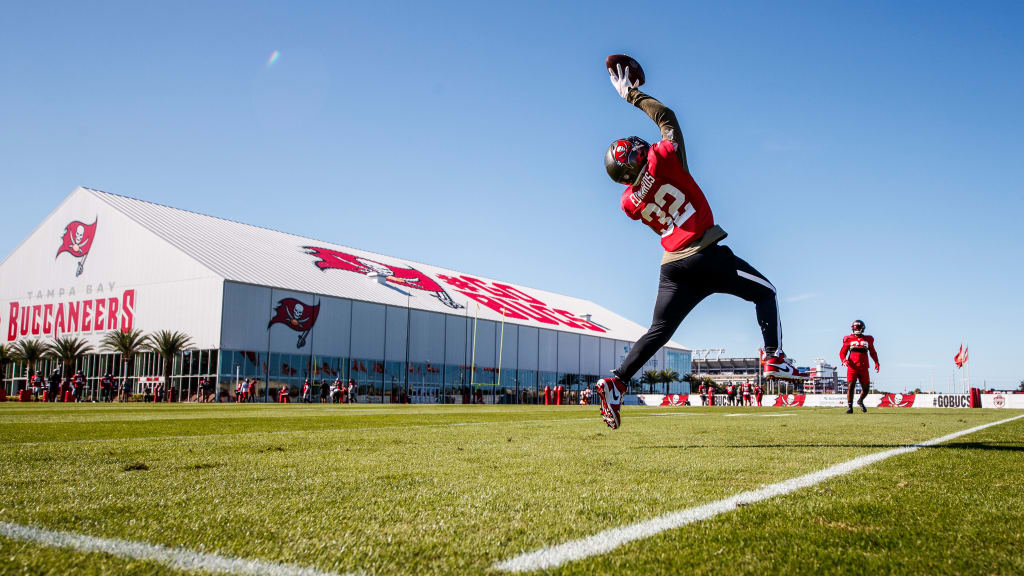 Tampa Bay Buccaneers begin training camp with newly-signed veterans