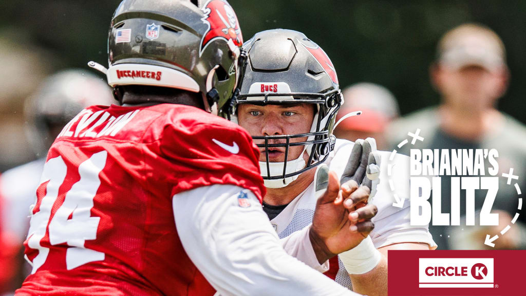 Tampa Bay Buccaneers guard Luke Goedeke (67) pushes a blocking