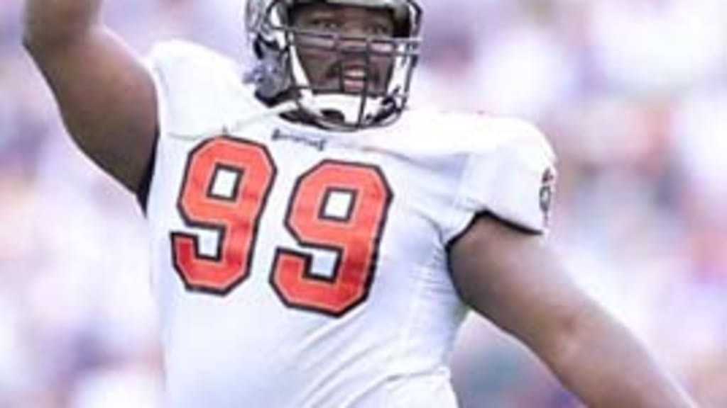 Warren Sapp sounds off after fan shows love for the new-look Bucs