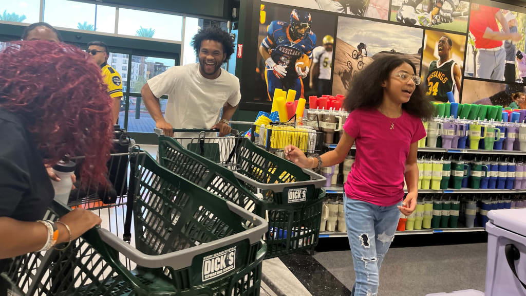 Larry Fitzgerald takes kids on shopping spree