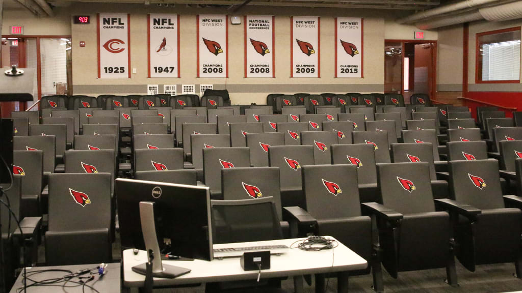 St. Louis Cardinals clubhouse attendent Mark Walsh places boxes on