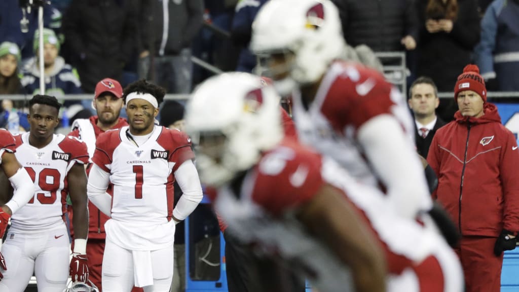 Cardinals' Kyler Murray fights through apparent arm injury vs