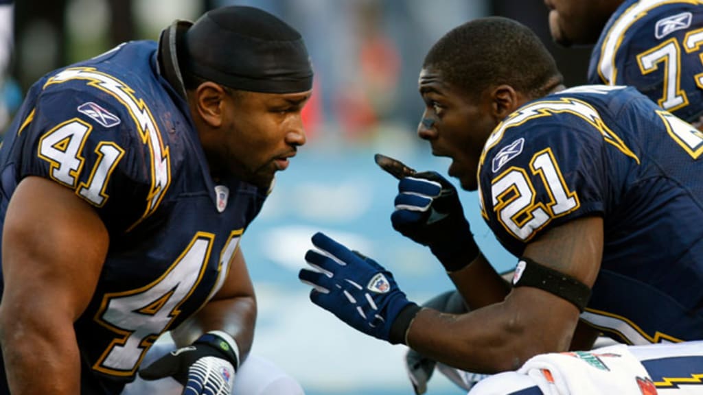 Lorenzo Neal fullback for the San Diego Chargers before a game  San  diego chargers, San diego chargers football, Chargers football