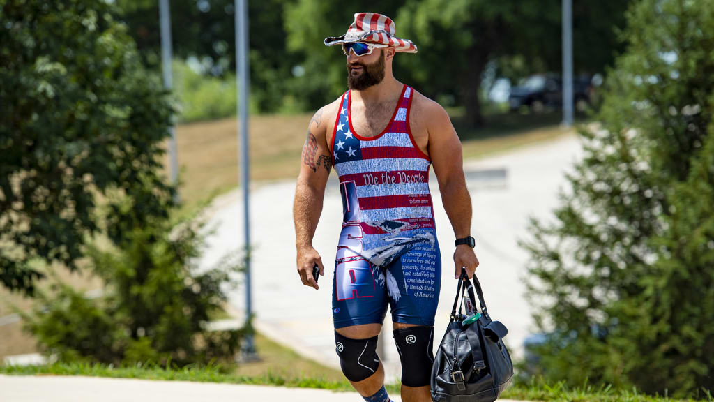 Keeping With Tradition Fullback Anthony Sherman Arrives At Training Camp In Style