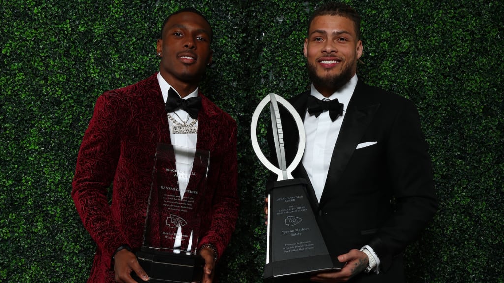 Kansas City Chiefs Mahomes, Jones win honors with 101 Awards