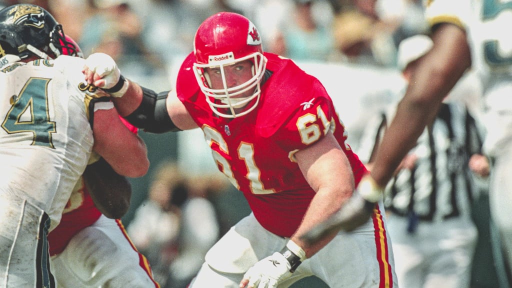 Tim Grunhard inducted into Chiefs Ring of Honor at halftime