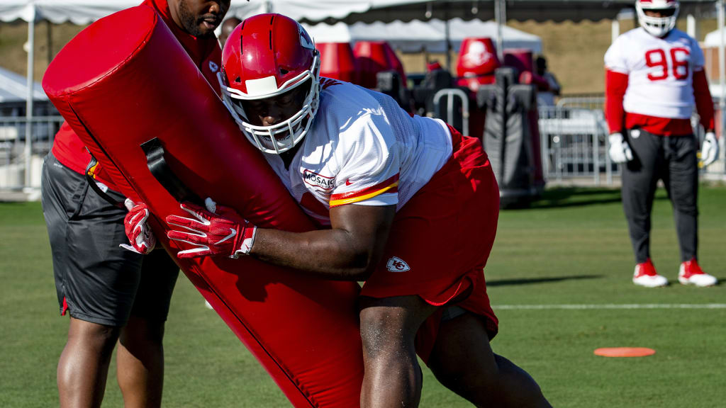 Photo: Chiefs Derrick Nnadi Celebrates Sacking Jaguars Trevor Lawrence -  KCP20230121159 