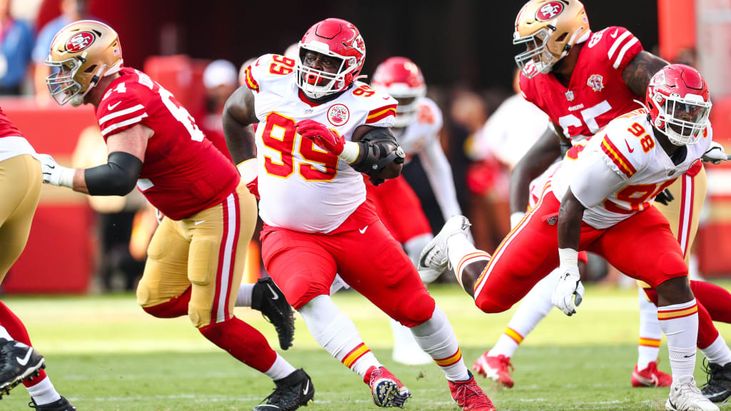 Kansas City Chiefs defensive tackle Khalen Saunders (99) comes onto the  field during an NFL football