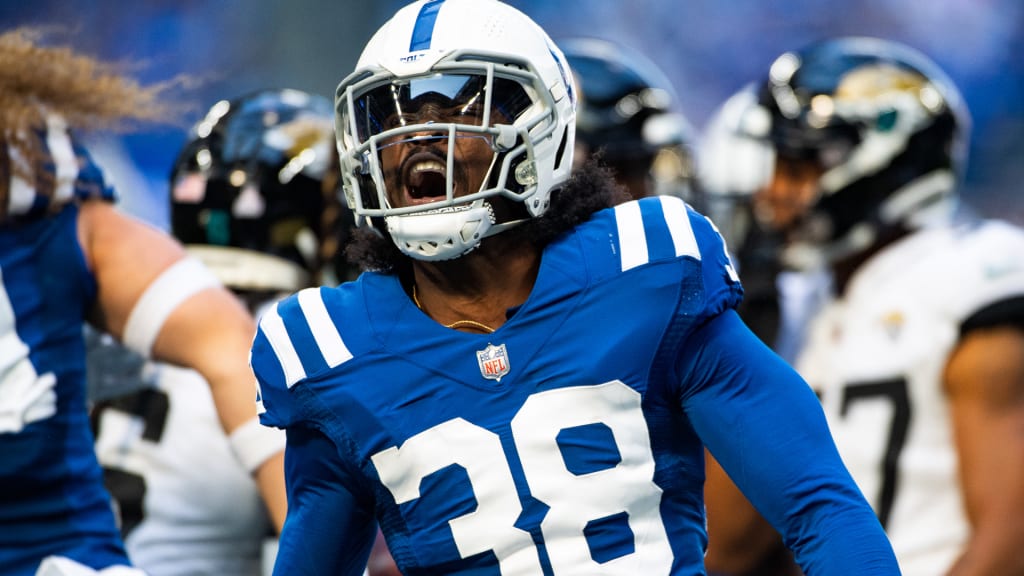 Tony Brown returns to Indianapolis Colts on one-year deal