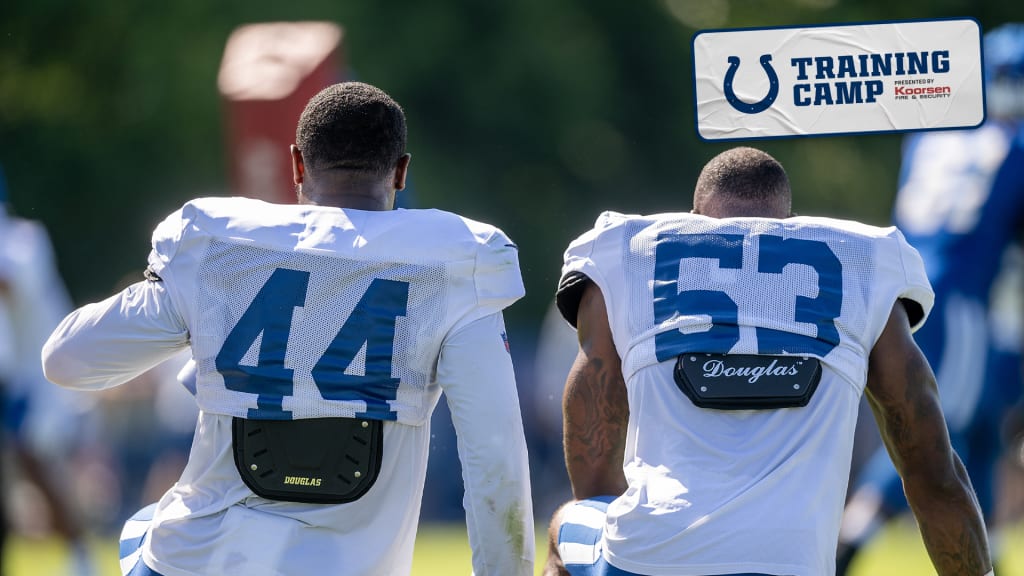 NFL Star Darius Leonard hosts youth football camp