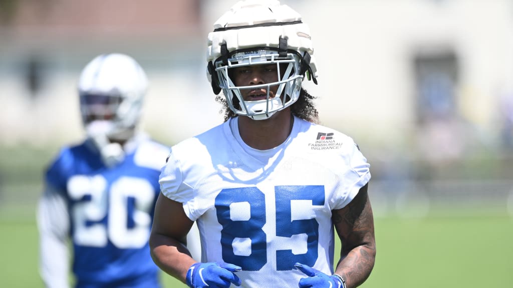 Indianapolis Colts tight end Jelani Woods (80) warms up before an NFL  football game between the Houston Texans and Indianapolis Colts, Sunday, Jan.  8, 2023, in Indianapolis. (AP Photo/Darron Cummings Stock Photo - Alamy